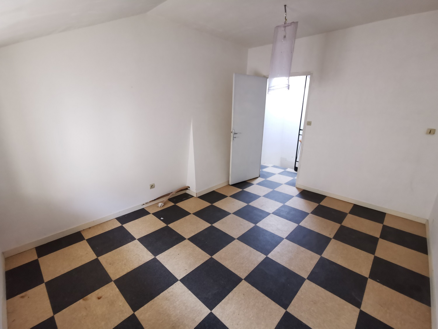 Varrains maison -ancien local-